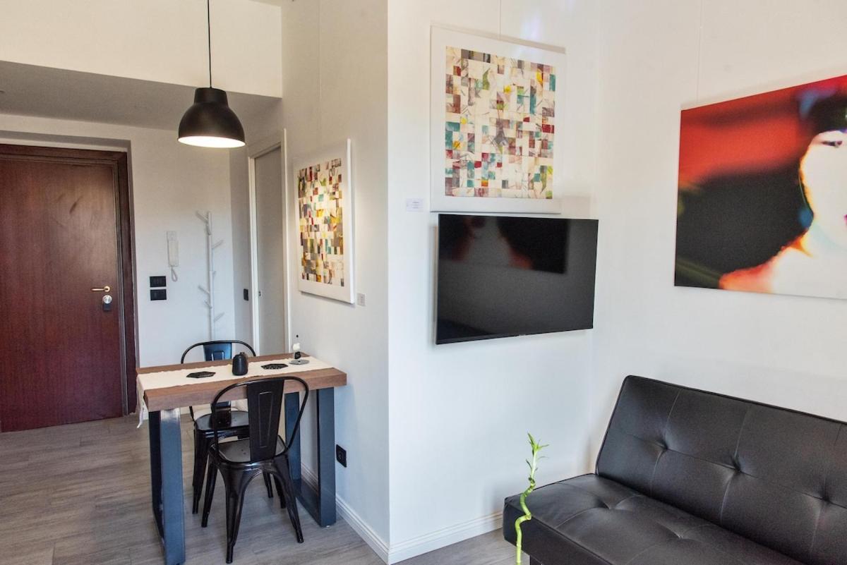 In An Art Gallery Appartement *