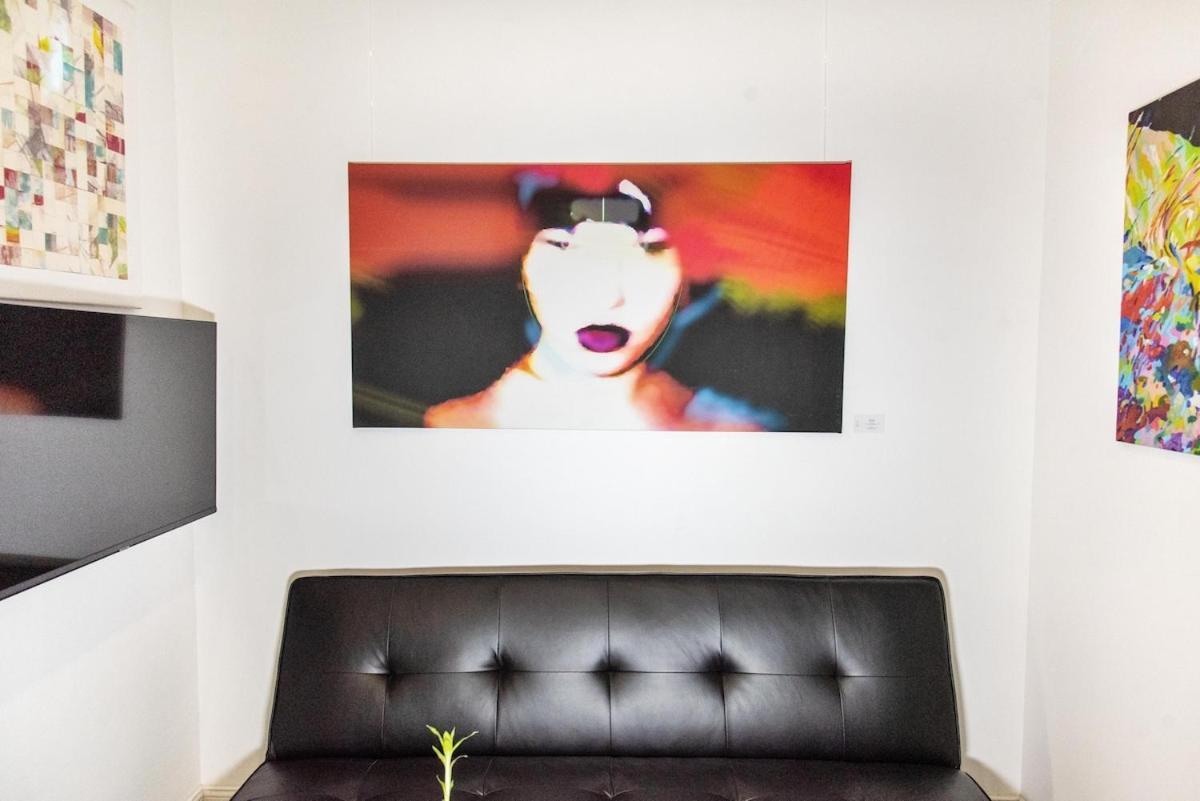 In An Art Gallery Appartement Rome